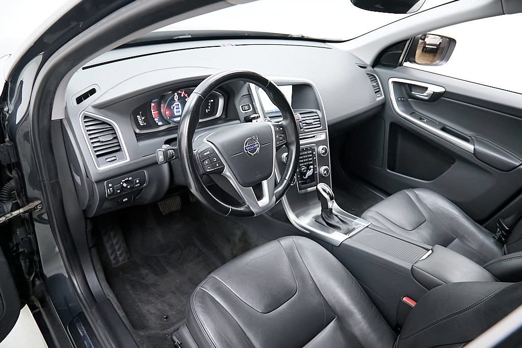 Used 2015 Volvo XC60 T6 w/ Proximity Package AWD/4WD image 13