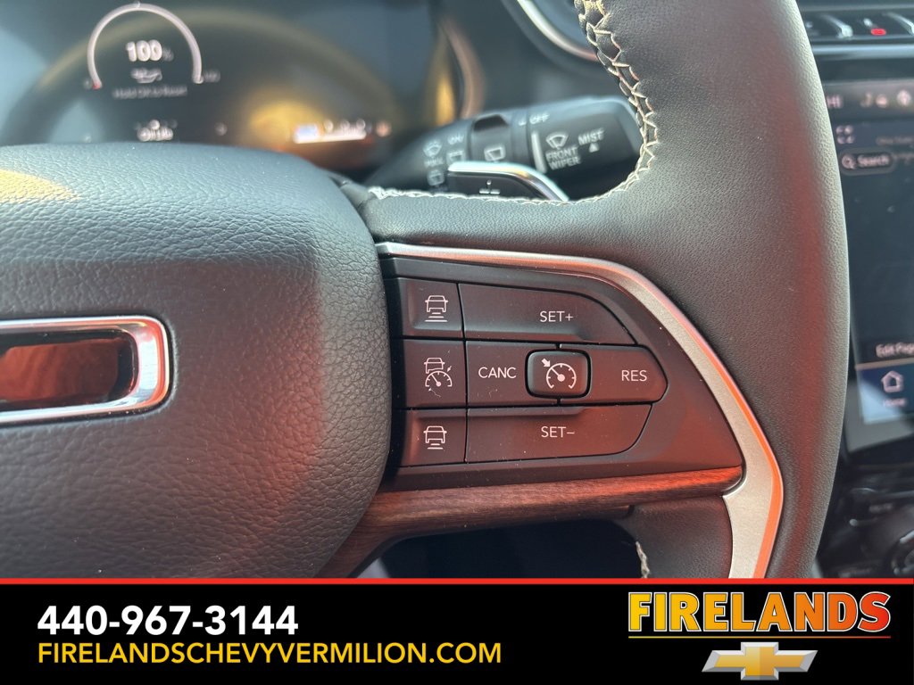 Used 2024 Jeep Grand Cherokee L Limited w/ Black Appearance Package image 18