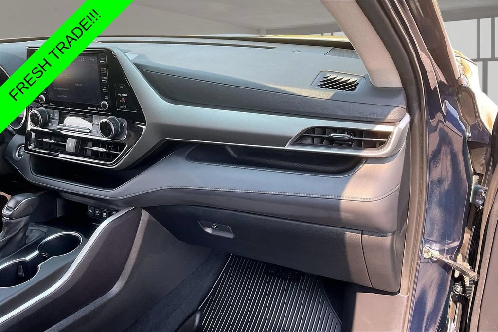 Used 2021 Toyota Highlander XLE AWD/4WD image 26