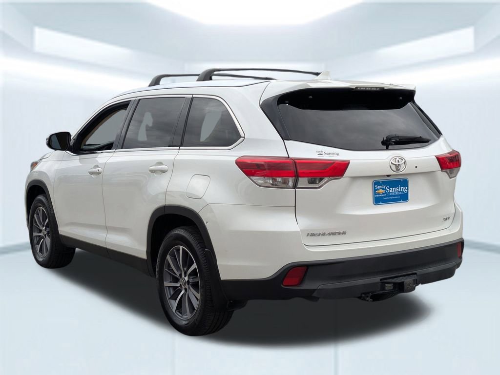 Used 2019 Toyota Highlander SE image 4