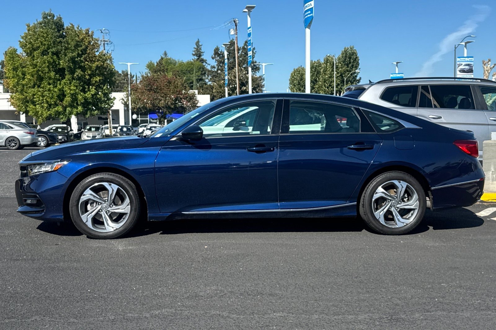 Used 2020 Honda Accord EX image 2