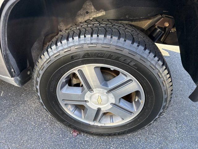 Used 2007 Chevrolet TrailBlazer LS w/ Skid Plate Package AWD/4WD image 8