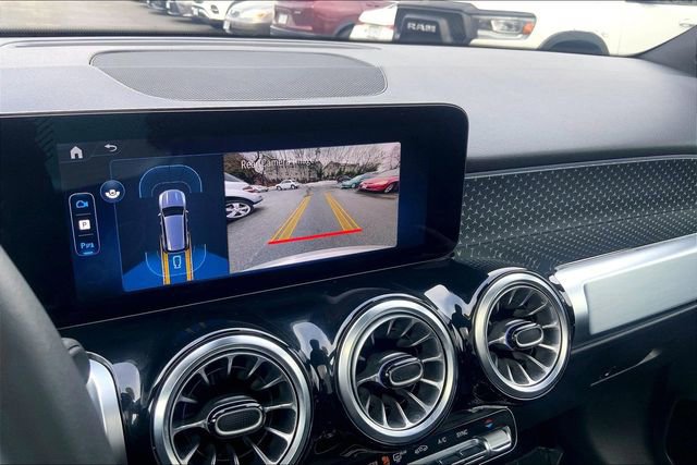 Used 2025 Mercedes-Benz GLB 250 4MATIC image 23