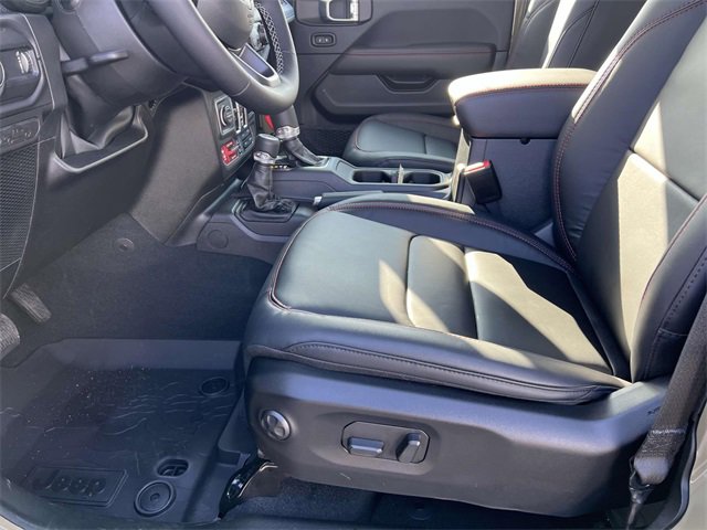 New 2025 Jeep Wrangler Unlimited Rubicon w/ XTREMEE 35" Tire Package image 23