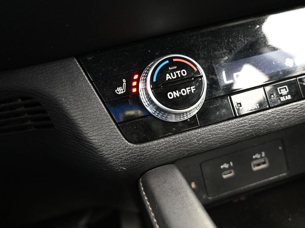 Used 2023 Mitsubishi Outlander SE image 30