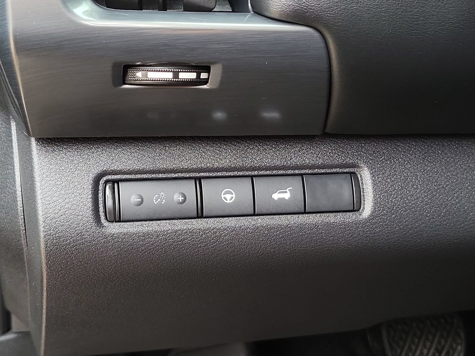 Used 2025 Nissan Pathfinder Rock Creek AWD/4WD image 17