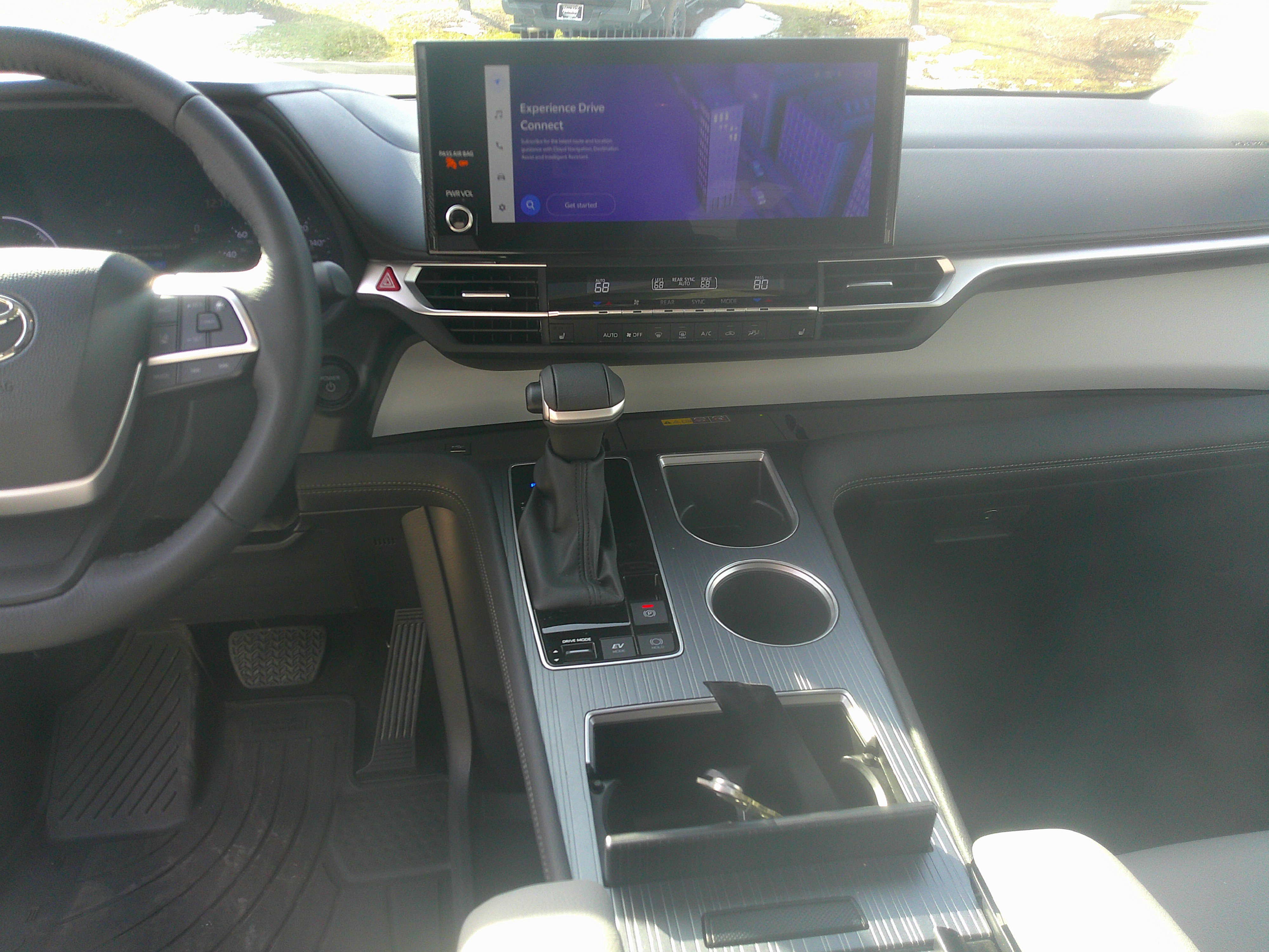 Used 2025 Toyota Sienna XLE image 47