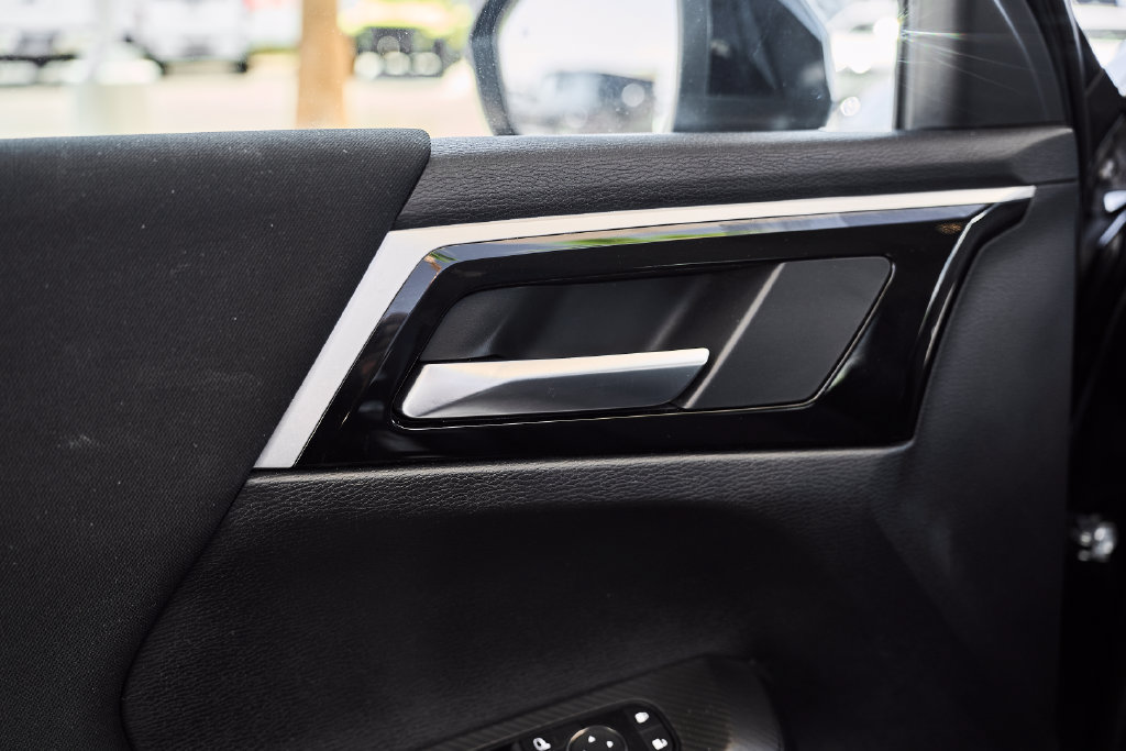 Used 2025 Mitsubishi Outlander ES FWD image 14
