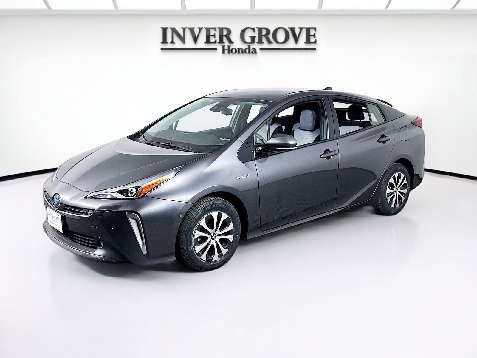 Used 2020 Toyota Prius LE AWD/4WD image 1