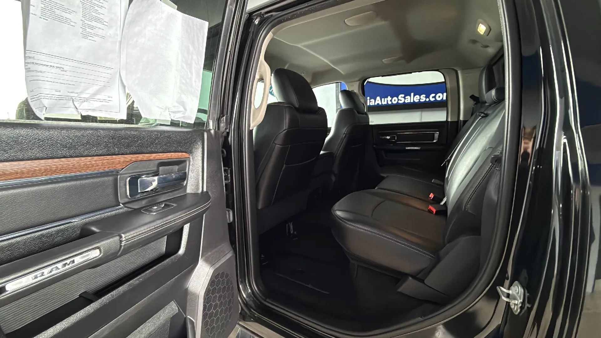 Used 2017 RAM 3500 Laramie w/ Snow Chief Group AWD/4WD image 11