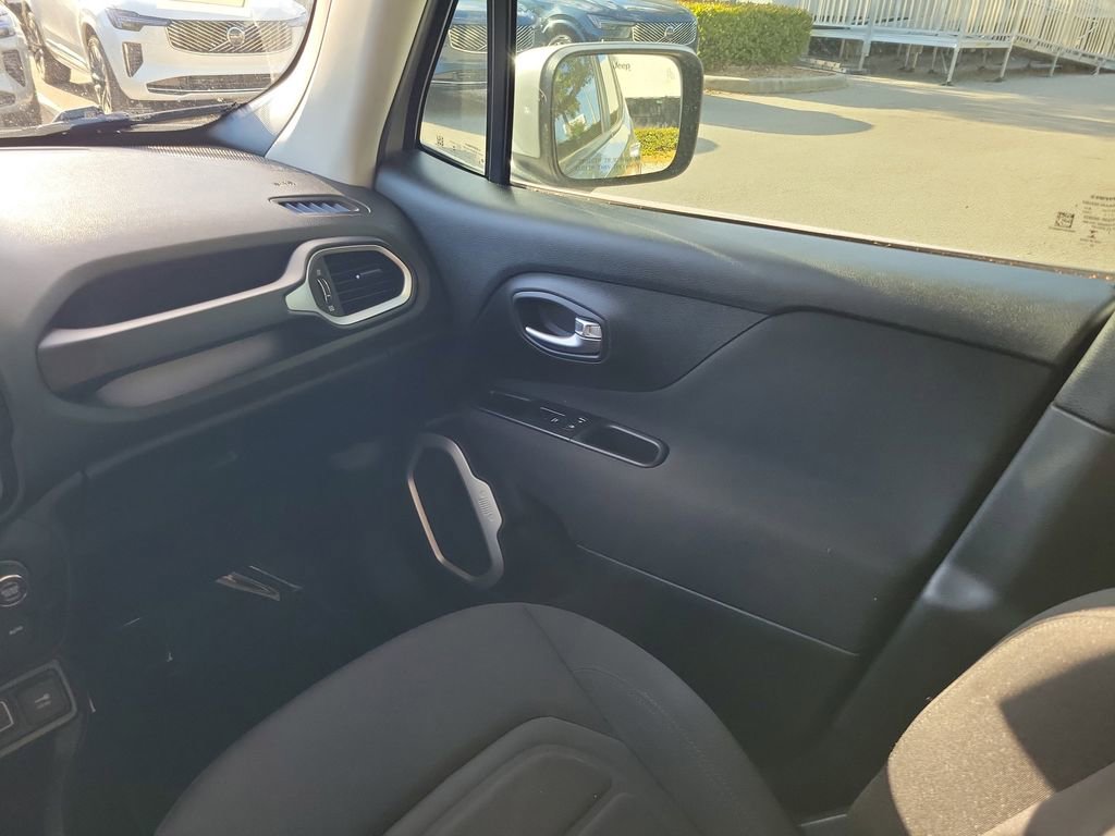 Used 2021 Jeep Renegade Latitude image 19