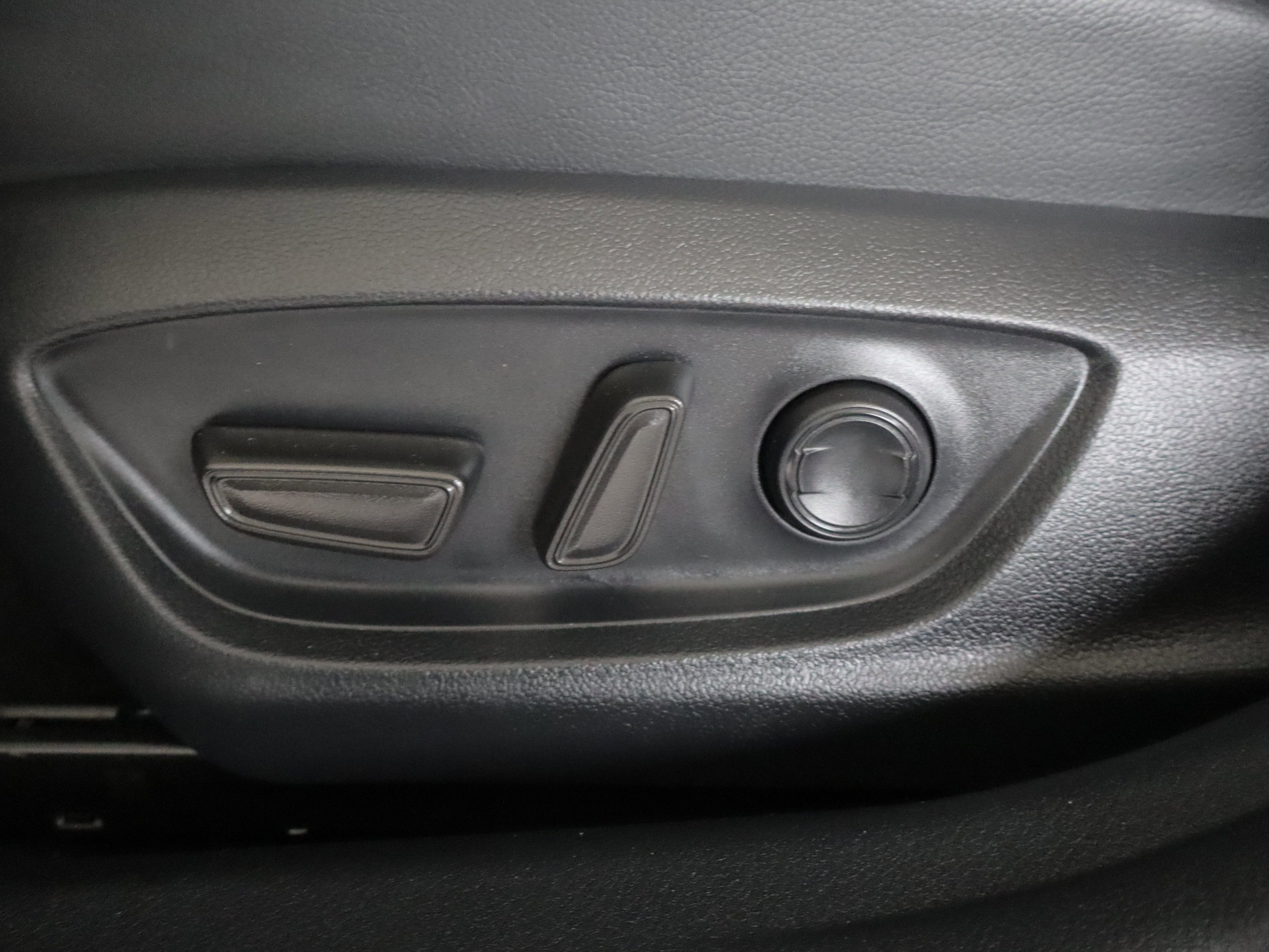 Used 2024 Toyota Camry SE FWD image 12