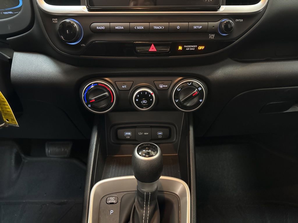 Used 2025 Hyundai Venue SE image 20