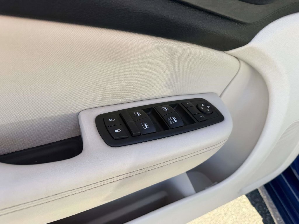 Used 2015 Chrysler 200 Limited w/ Convenience Group FWD image 25