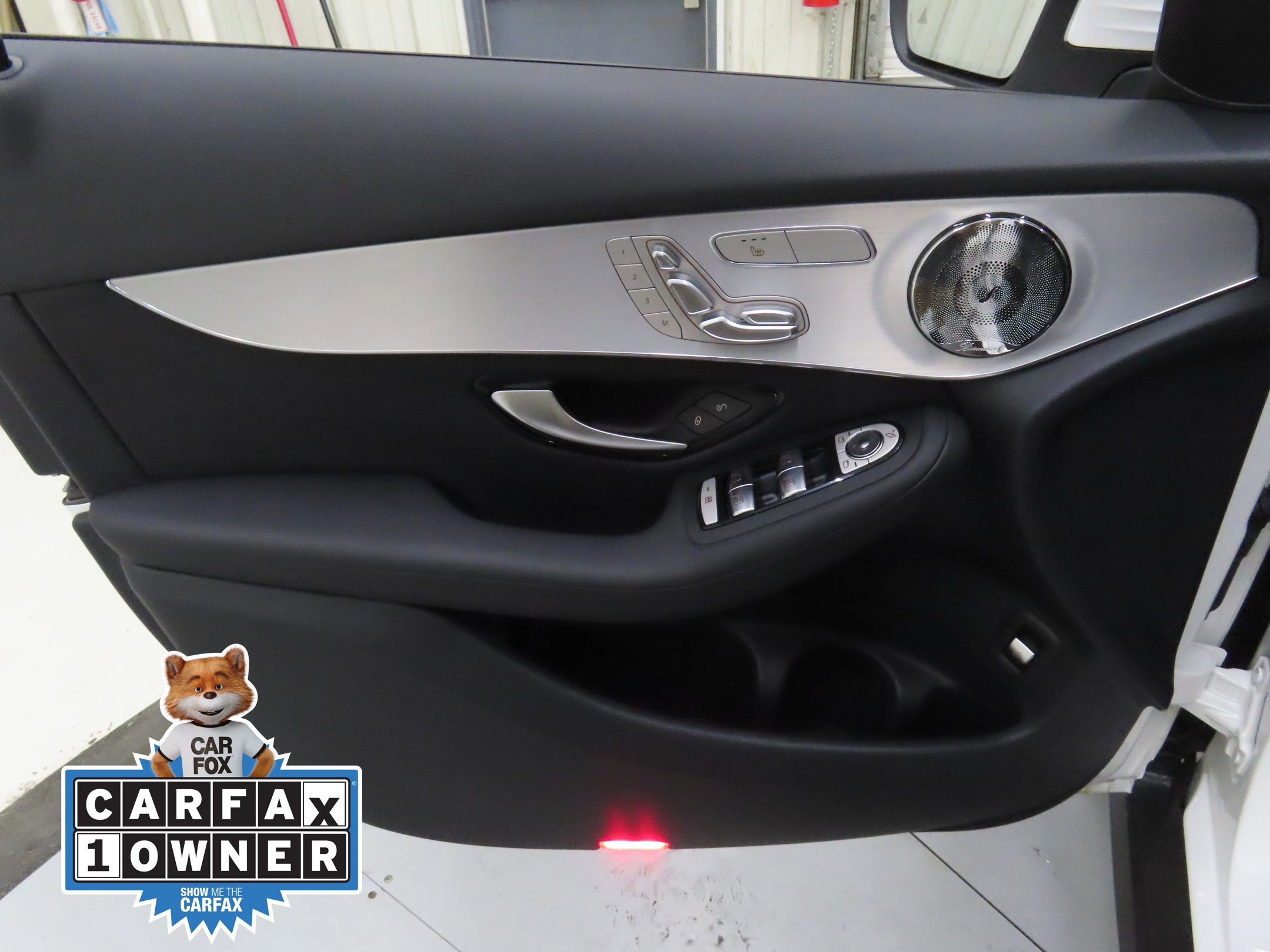 Used 2022 Mercedes-Benz GLC 300 w/ Premium Package Lite image 9