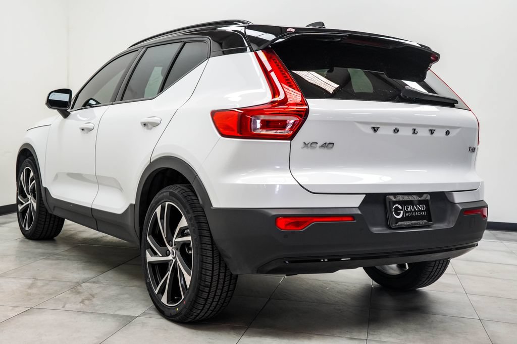 Used 2021 Volvo XC40 T5 R-Design w/ Protection Package Premier AWD/4WD image 12
