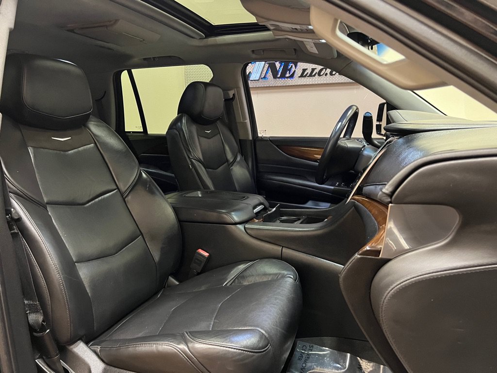 Used 2018 Cadillac Escalade Luxury RWD image 31