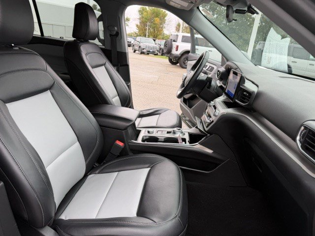 Certified 2023 Ford Explorer XLT w/ Equipment Group 202A AWD/4WD image 35