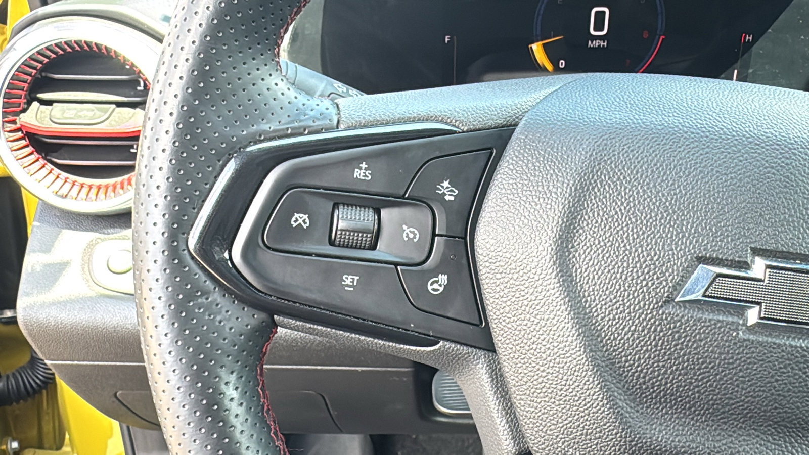 Used 2024 Chevrolet Trax RS w/ Sunroof Package image 23