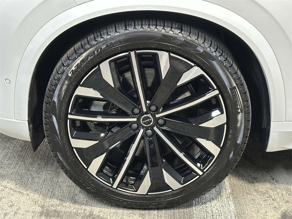 Used 2025 Volvo XC90 T8 Plus w/ Protection Package Premier image 10