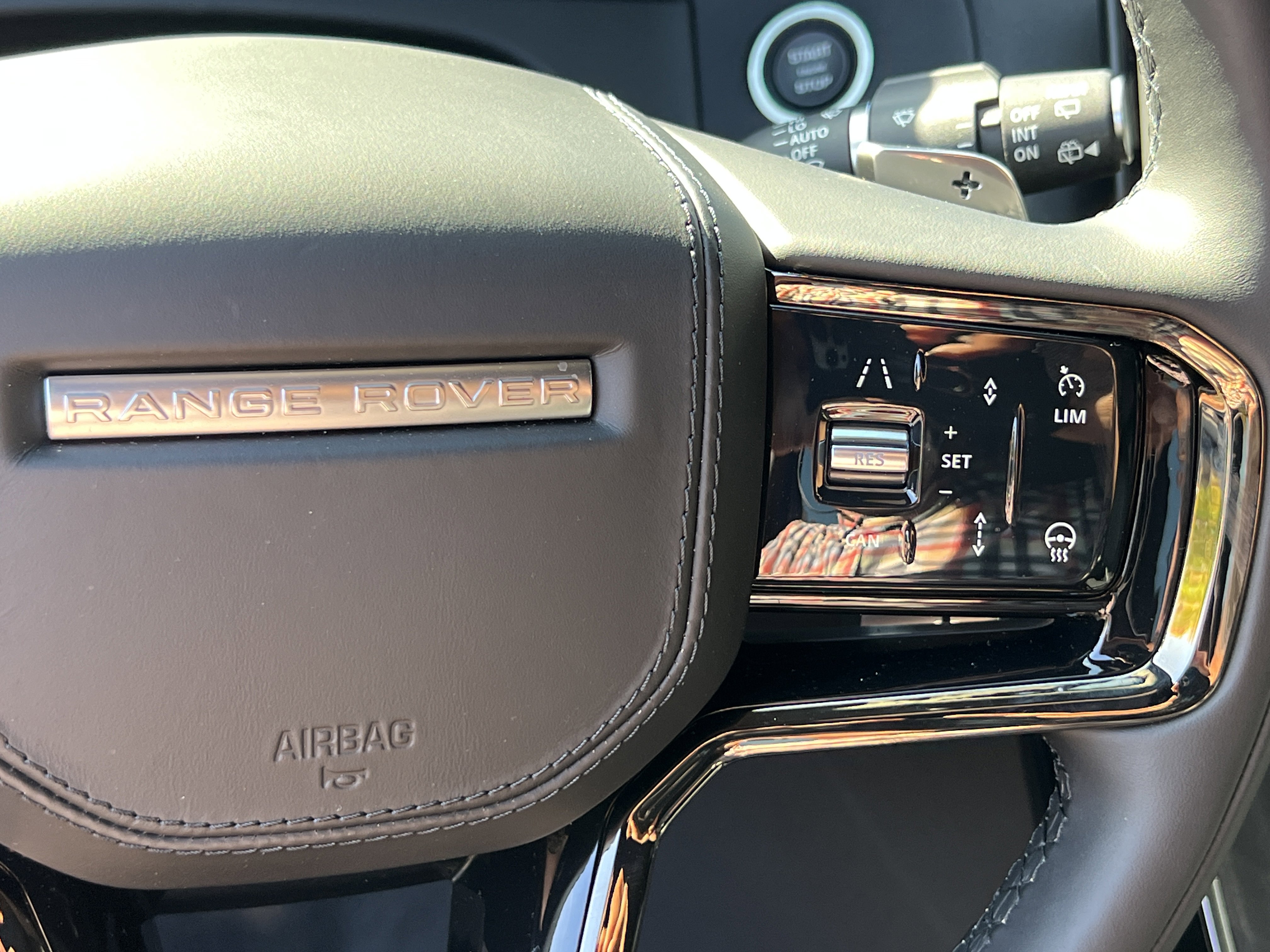 New 2025 Land Rover Range Rover Velar S image 28