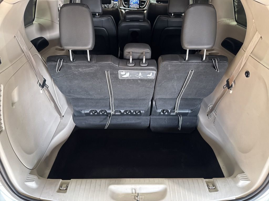 Used 2018 Chrysler Pacifica Touring-L image 11