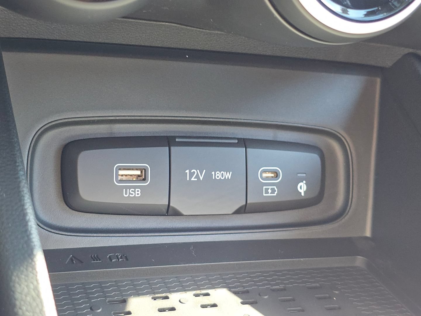 New 2026 Hyundai Venue SEL FWD image 32