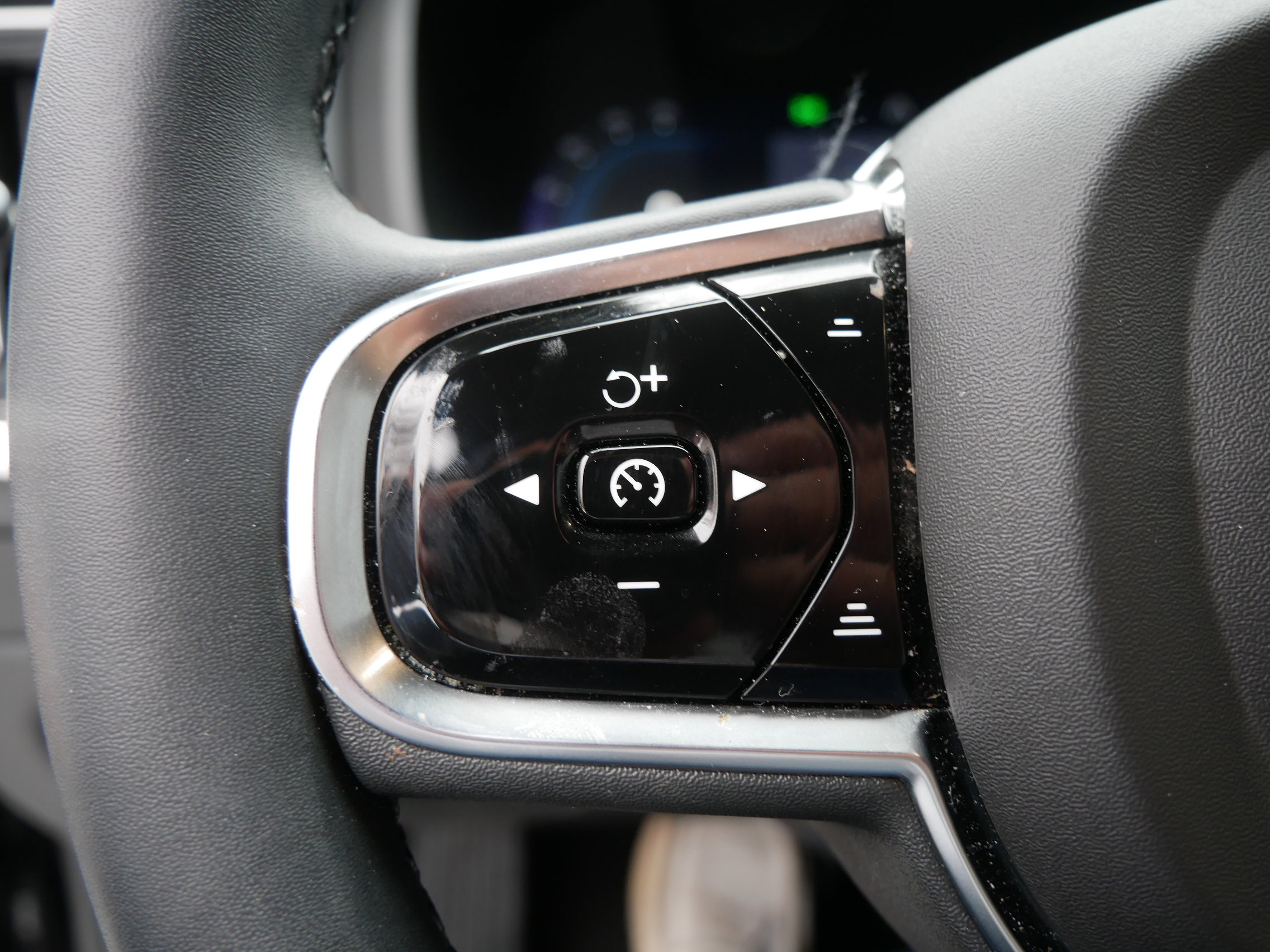 Certified 2024 Volvo V90 B6 Cross Country Ultimate w/ Protection Package Premier image 26