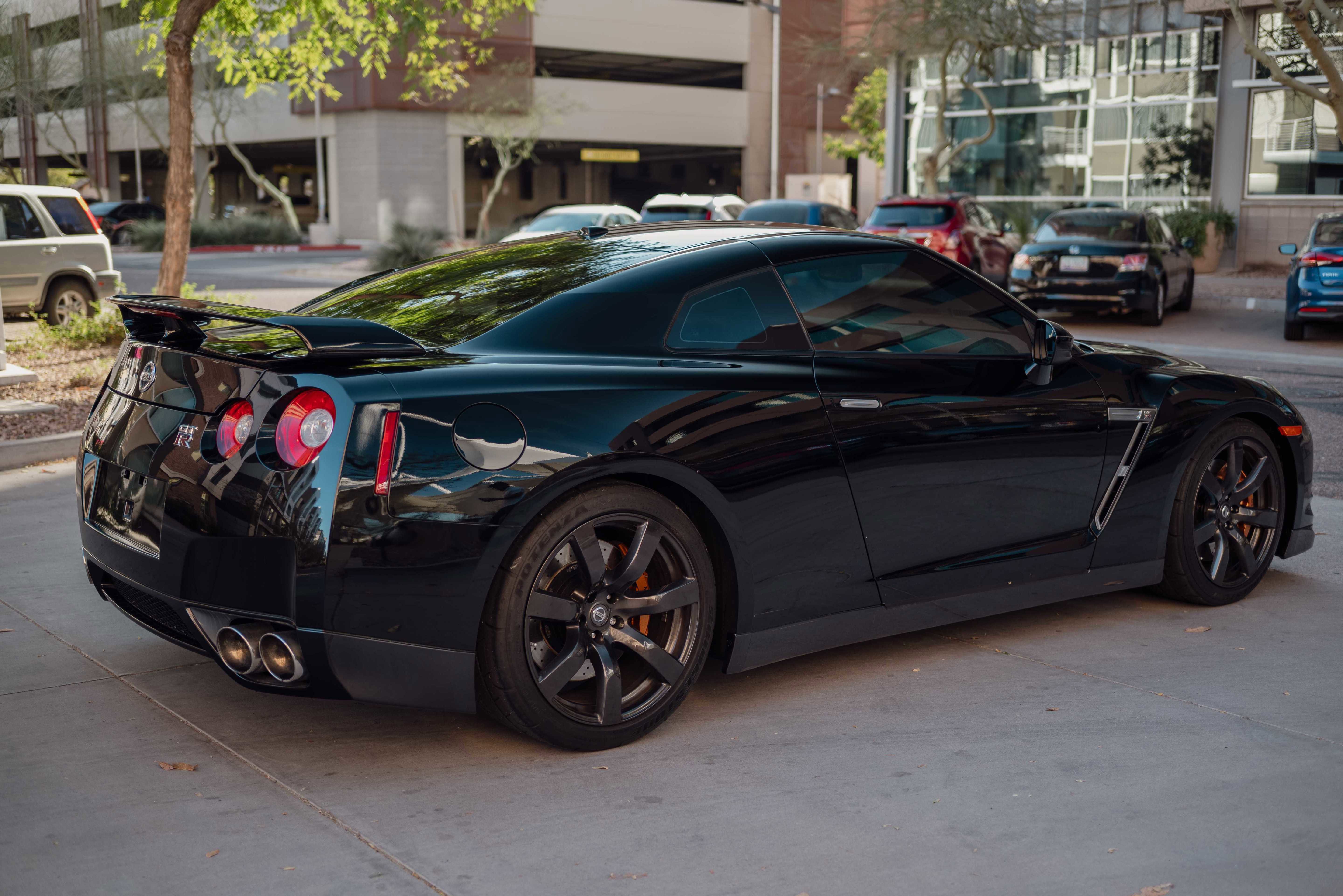 Used 2010 Nissan GT-R Premium AWD/4WD image 3