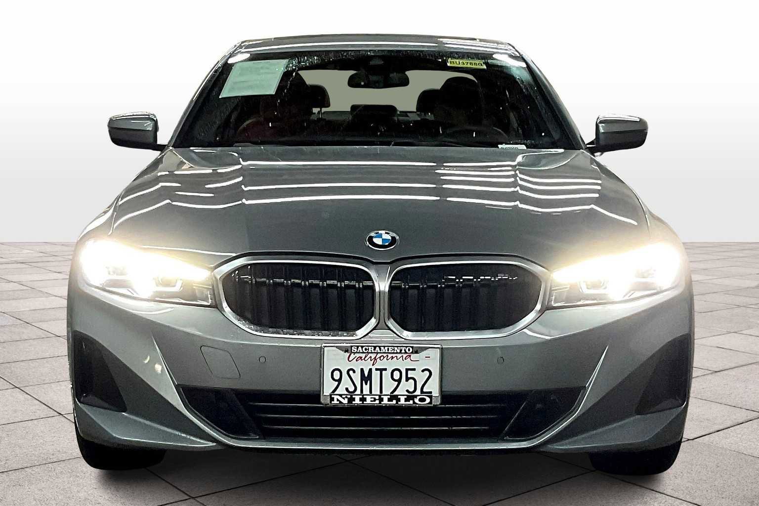 Used 2025 BMW 330i 330i w/ Premium Package image 3