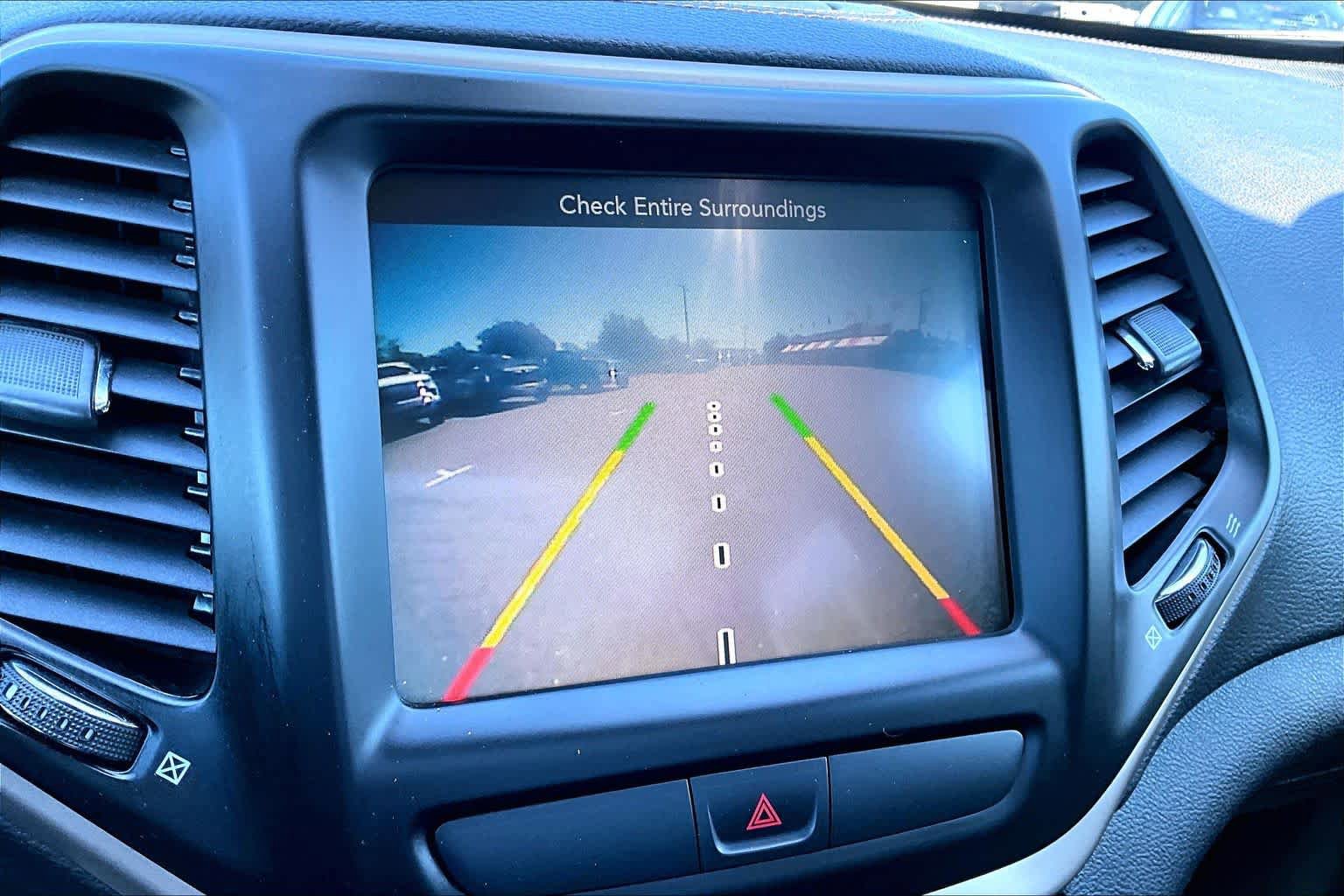 Used 2016 Jeep Cherokee Latitude FWD image 26