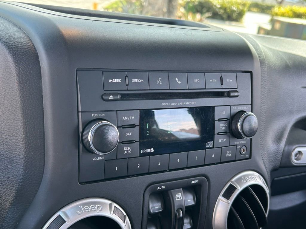 Certified 2017 Jeep Wrangler Unlimited Rubicon w/ Connectivity Group image 20