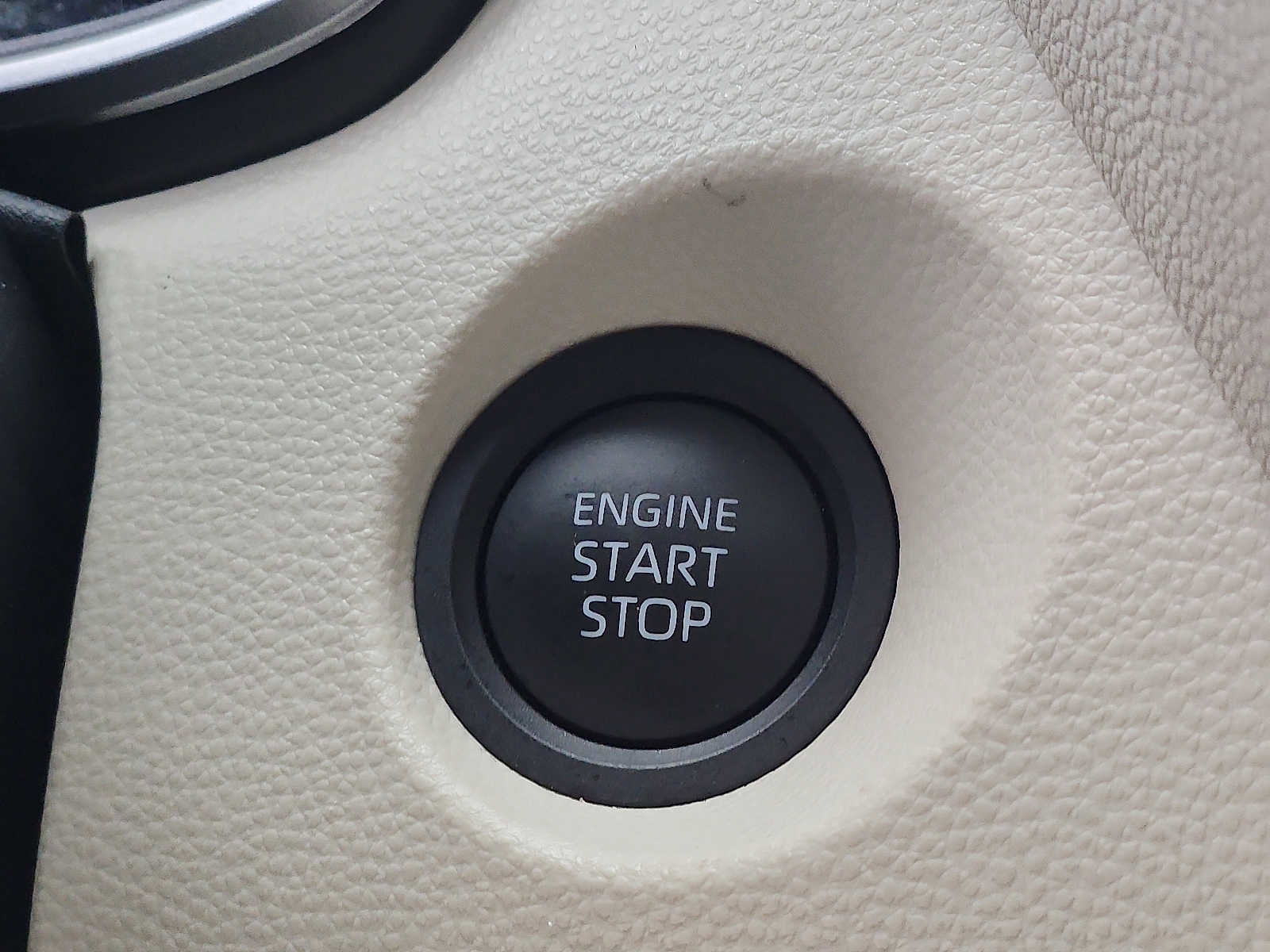 Used 2024 Toyota Corolla Cross XLE image 23