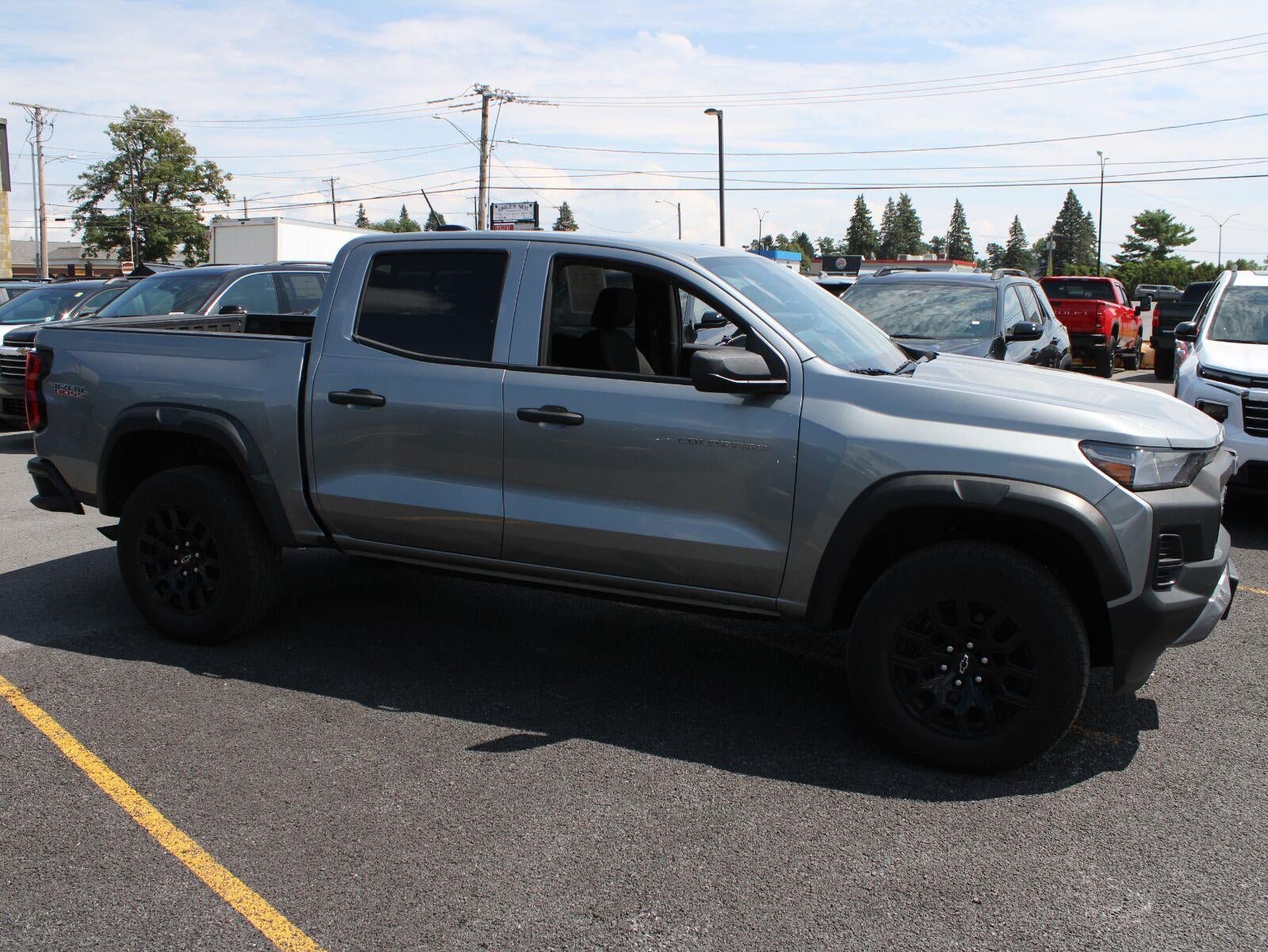 Used 2024 Chevrolet Colorado Trail Boss w/ Advanced Trailering Package AWD/4WD image 4