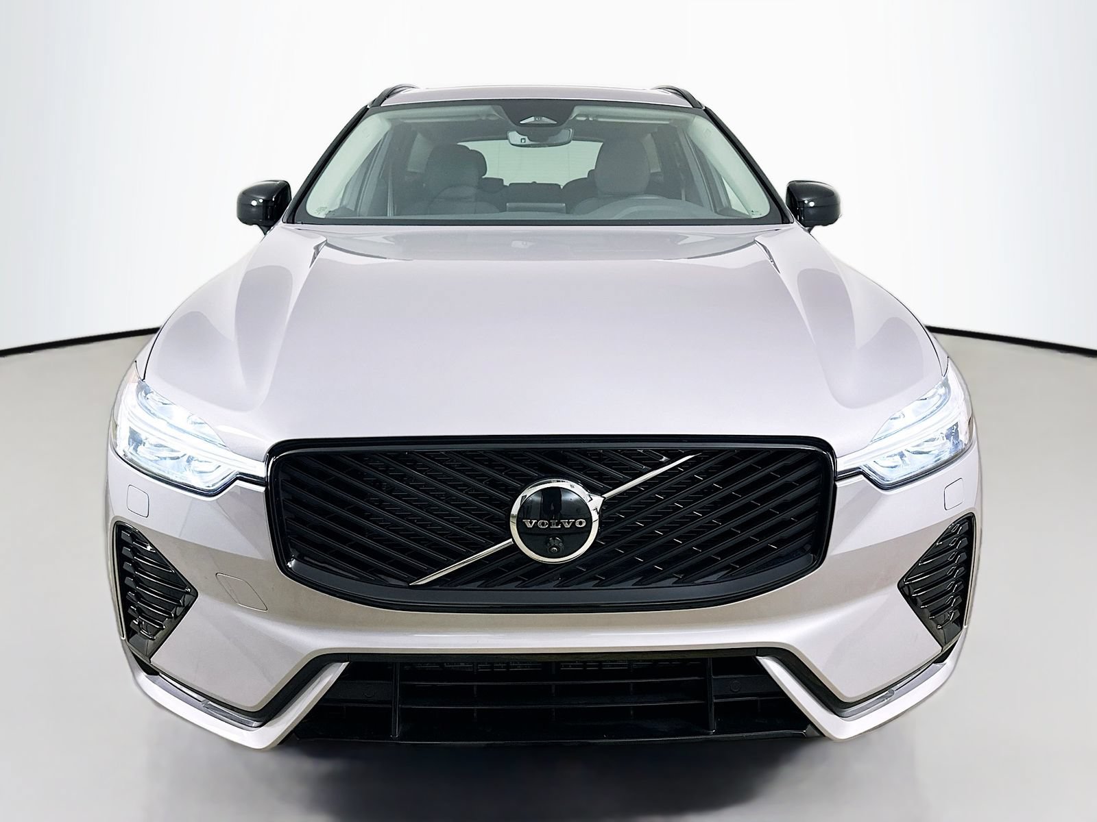 Used 2026 Volvo XC60 B5 Plus w/ Protection Package Premier AWD/4WD image 2