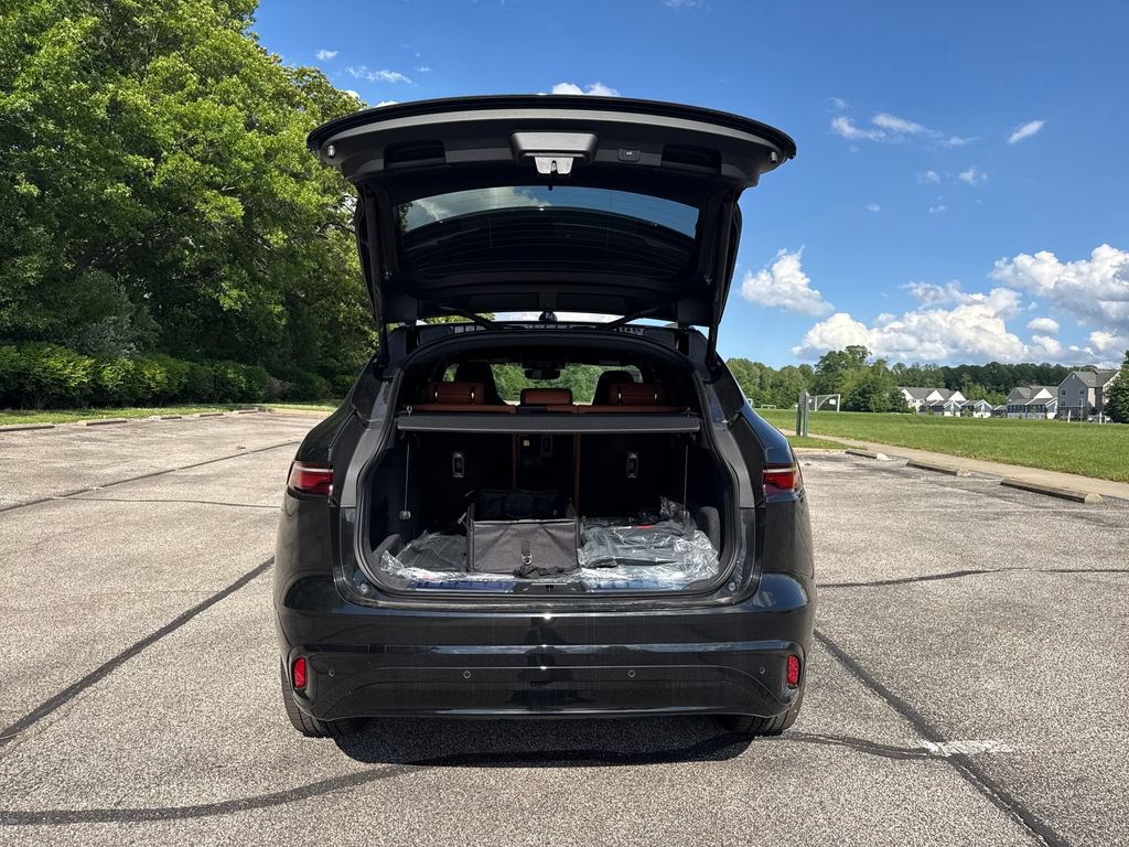 New 2026 Jaguar F-PACE R-Dynamic S AWD/4WD image 8