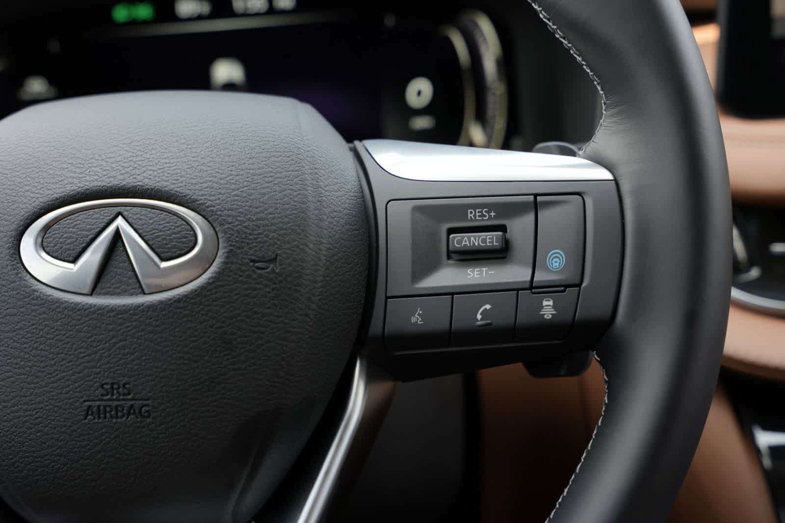 Used 2023 INFINITI QX60 Sensory w/ Vision Package AWD/4WD image 11