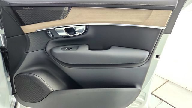 New 2026 Volvo XC90 T8 Plus w/ Protection Package AWD/4WD image 40