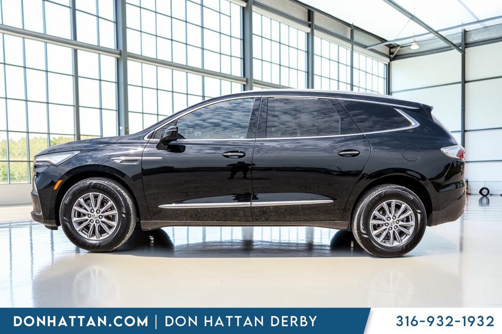 Used 2023 Buick Enclave Essence AWD/4WD image 2
