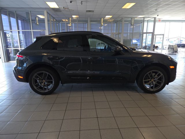Used 2025 Porsche Macan AWD/4WD image 9