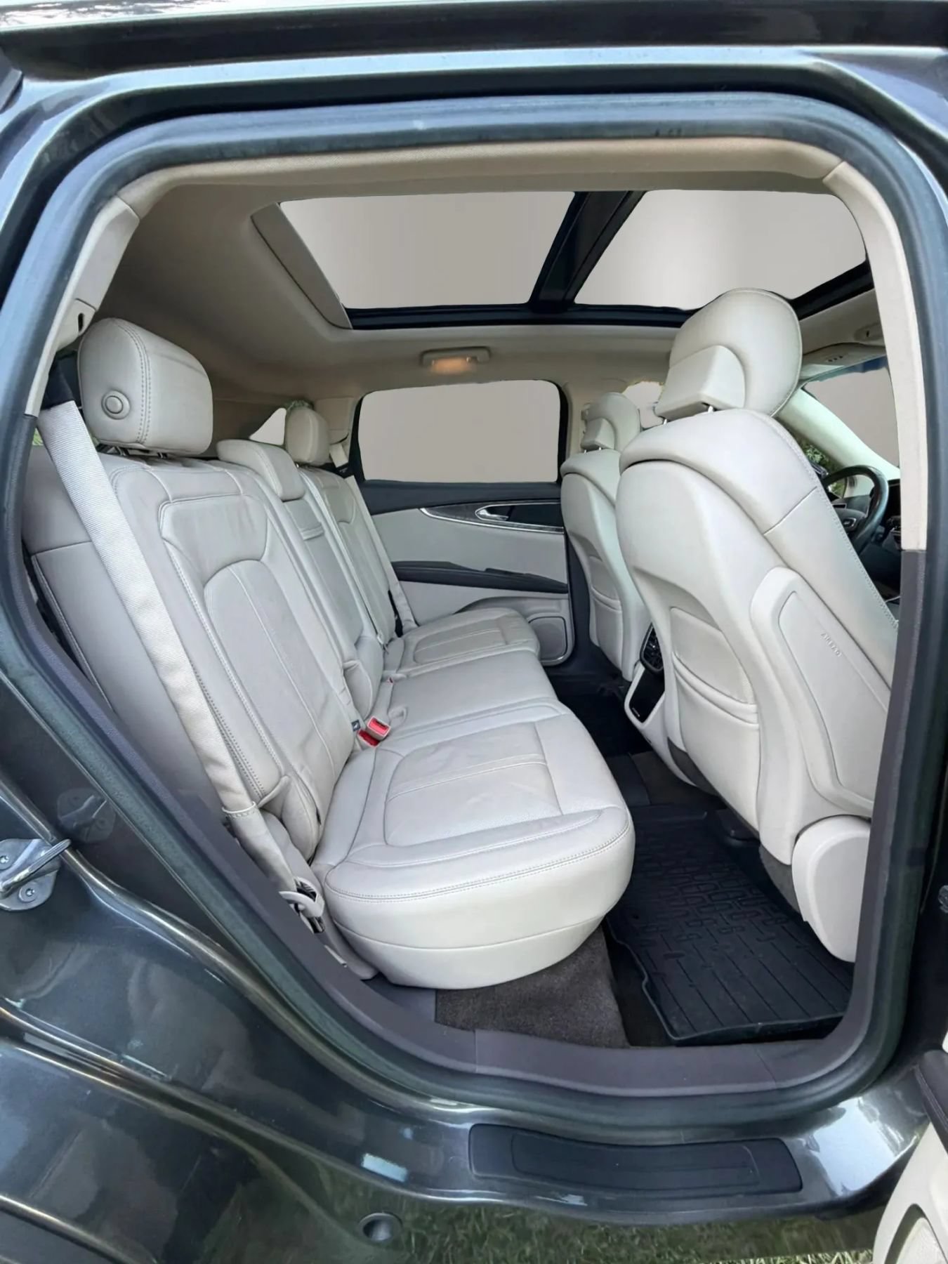 Used 2017 Lincoln MKX Reserve FWD image 12