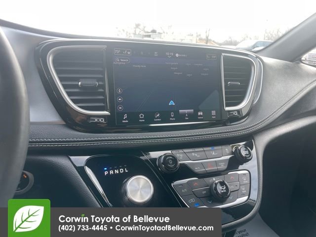 Used 2024 Chrysler Pacifica Select image 9