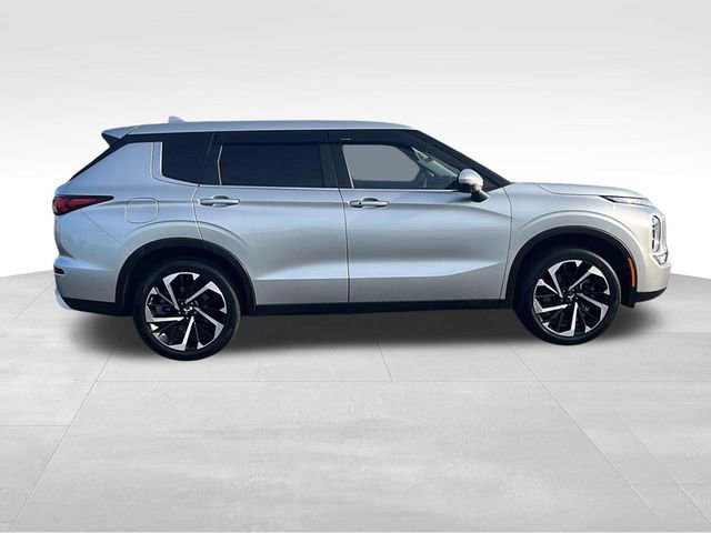 Used 2022 Mitsubishi Outlander SE image 8