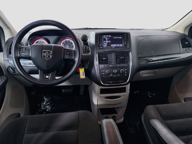 Used 2018 Dodge Grand Caravan SE w/ UConnect Hands-Free Group FWD image 16