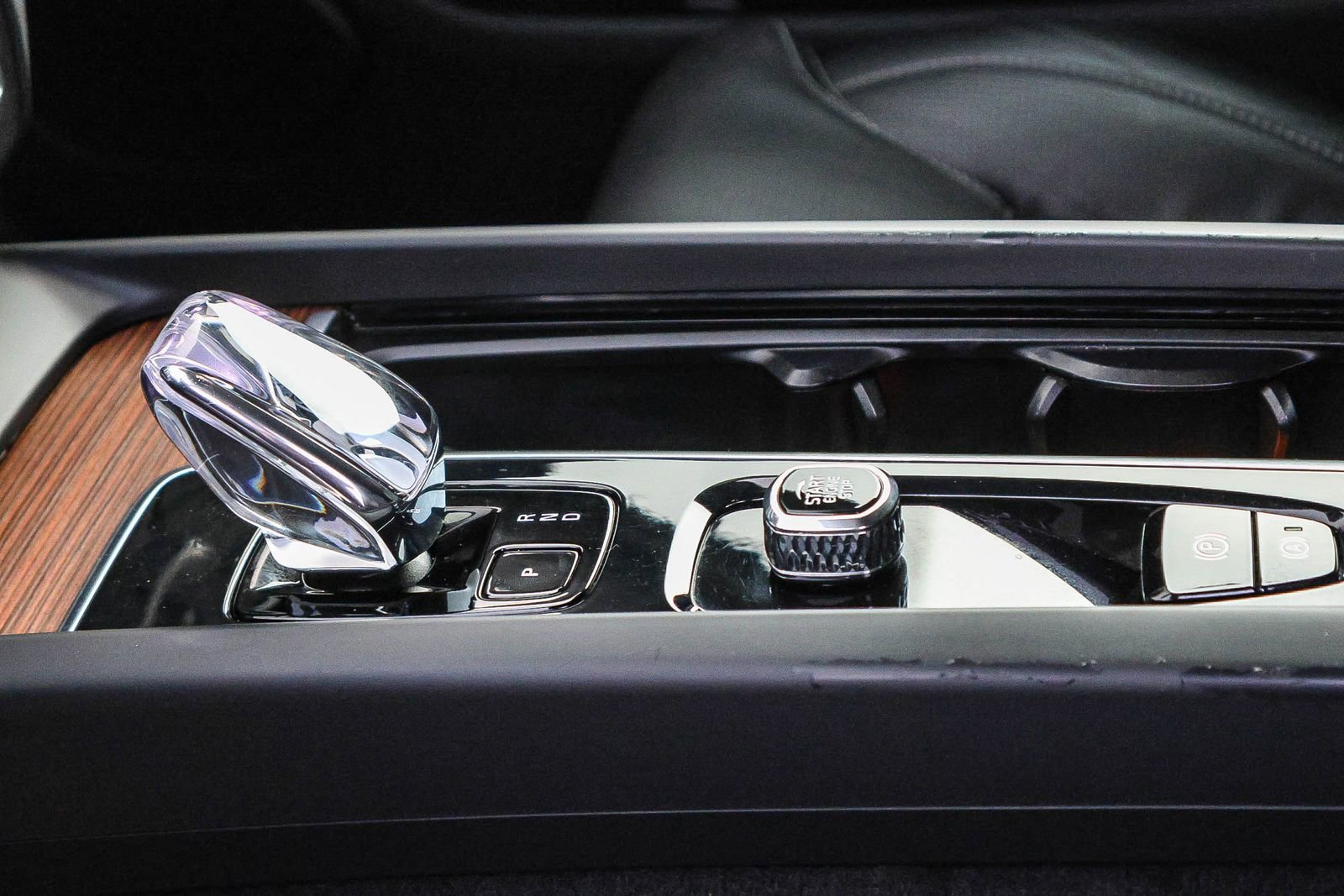 Used 2023 Volvo XC60 B5 Ultimate w/ Climate Package image 30