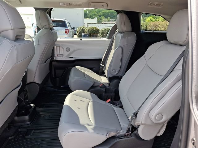 New 2026 Toyota Sienna XLE AWD/4WD image 6