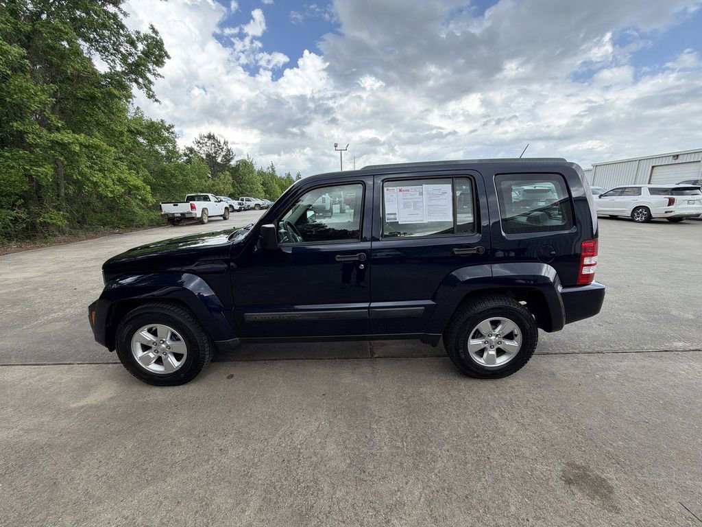 Used 2012 Jeep Liberty Sport w/ Driver Convenience Group RWD image 4