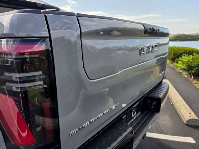 Used 2024 GMC Sierra EV Denali AWD/4WD image 23
