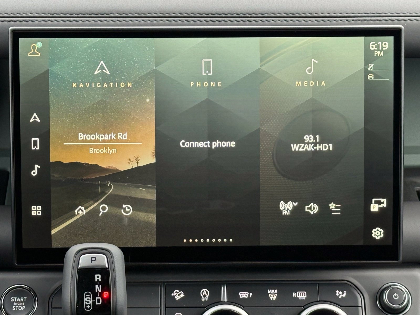 New 2026 Land Rover Defender 110 Trophy Edition AWD/4WD image 25