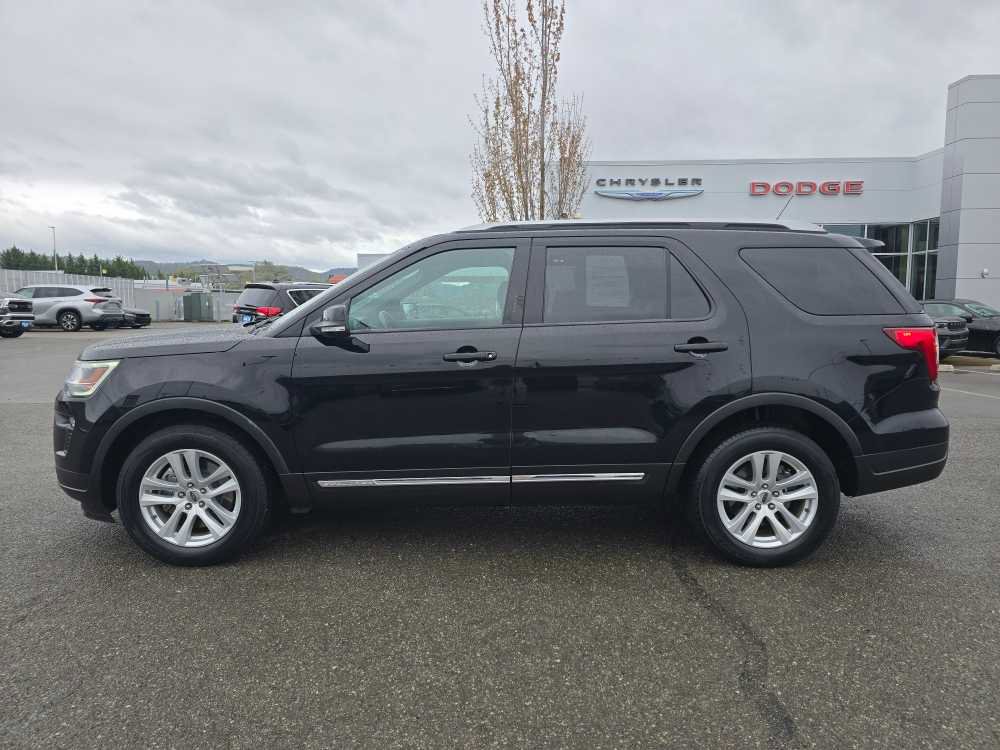 Used 2018 Ford Explorer XLT w/ Equipment Group 202A AWD/4WD image 2